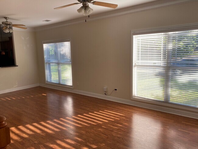 Living room - 216 Oconee River Cir