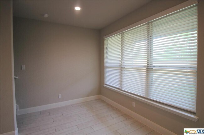 Foto del edificio - 1583 Common St