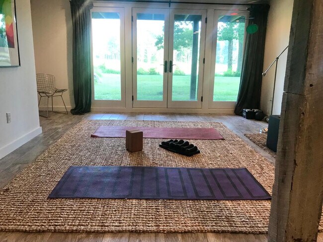 Foto del edificio - 296 Brick School Rd