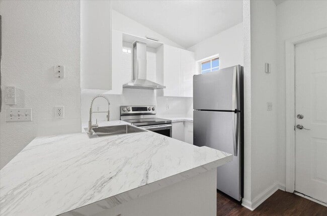 Foto del edificio - 6101 Garden Ct
