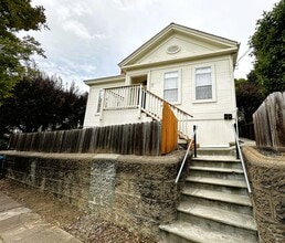 Building Photo - 524 Western Ave