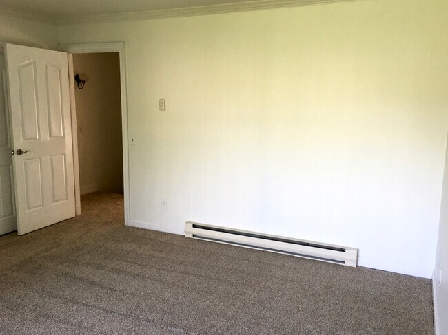 Rear facing master bedroom - 1004 Eleanor Ave