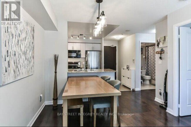 Photo du bâtiment - 5793 Yonge St