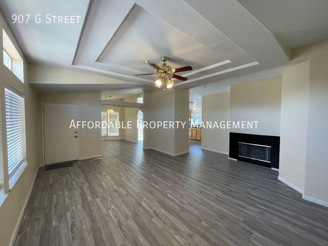 Building Photo - 907 G St