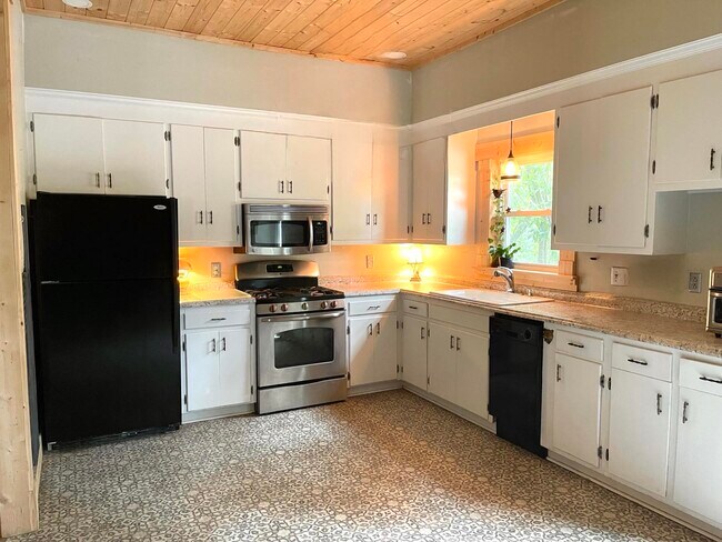 Foto del edificio - 320 N Poplar St