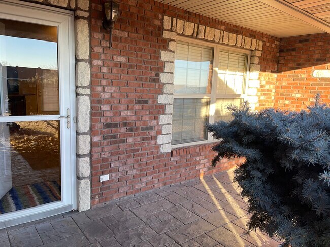 Front door with stamped concrete - 140 Venus St