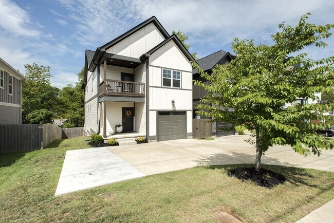 Foto del edificio - **NOW AVAILABLE!!**  Gorgeous Home Minutes from Downtown Nashville