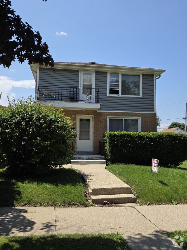 Building Photo - 453 S 72nd St