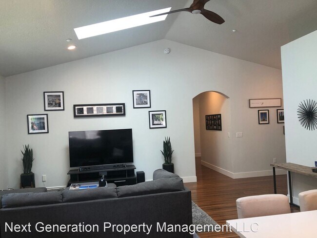 Foto del edificio - 3 br, 2 bath House - 2421 Benson Ln