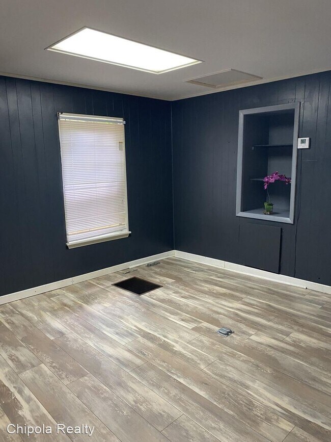 Building Photo - Studio, 1 bath House - 2867 Jefferson St
