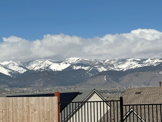 Building Photo - Stunning Executive Home in South Reno!