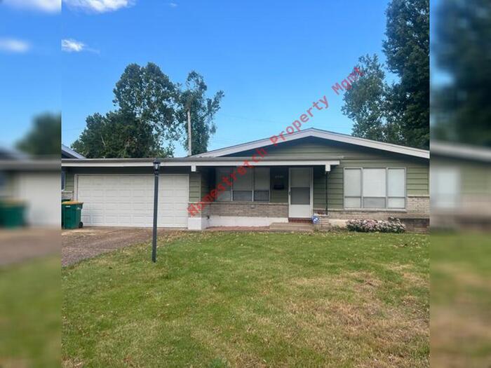 Primary Photo - 10233 CEDARHURST DR