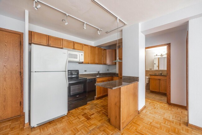 Foto del edificio - 4180 N Marine Dr