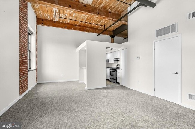 Building Photo - 303 Vine St