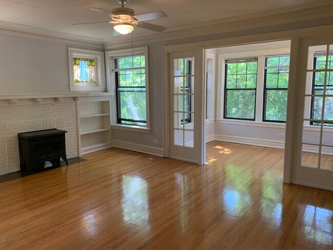 Living Room - 1132 W Pratt Blvd