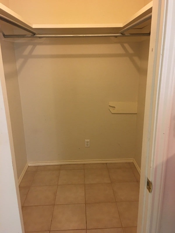 Walking closet - 2023 Agua Fina Ave