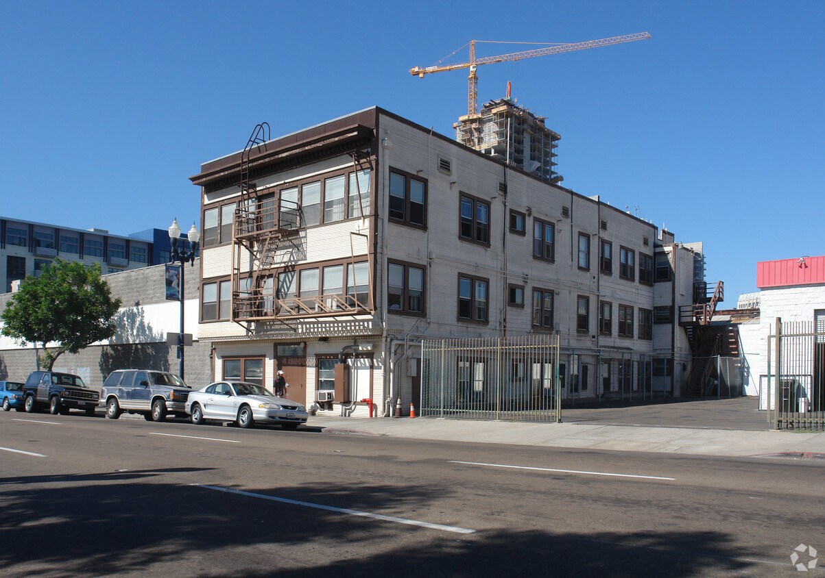 Building Photo - 650 11th Ave