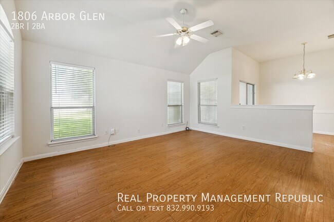 Foto del edificio - 1806 Arbor Glen