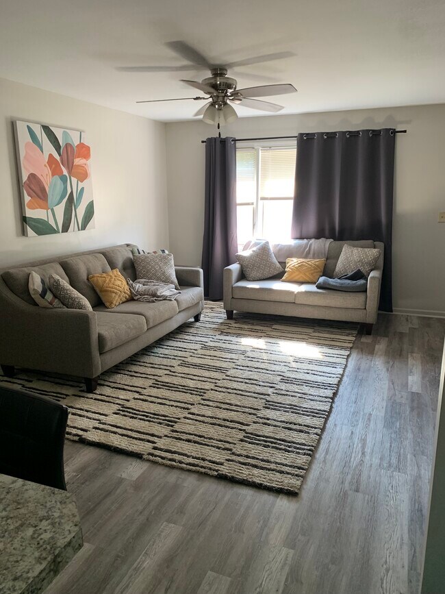 Foto del edificio - 710 Ridgewood Dr