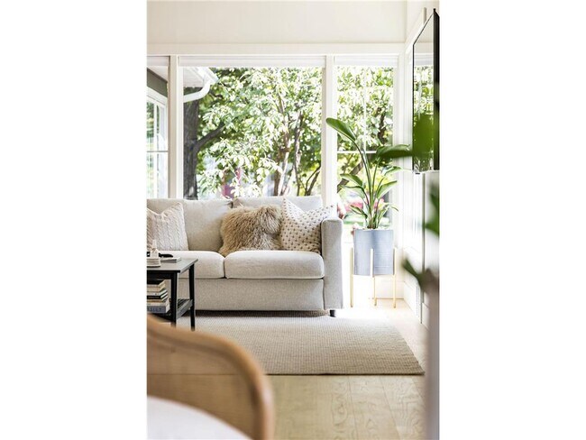 Foto del edificio - 3810 W 46th St