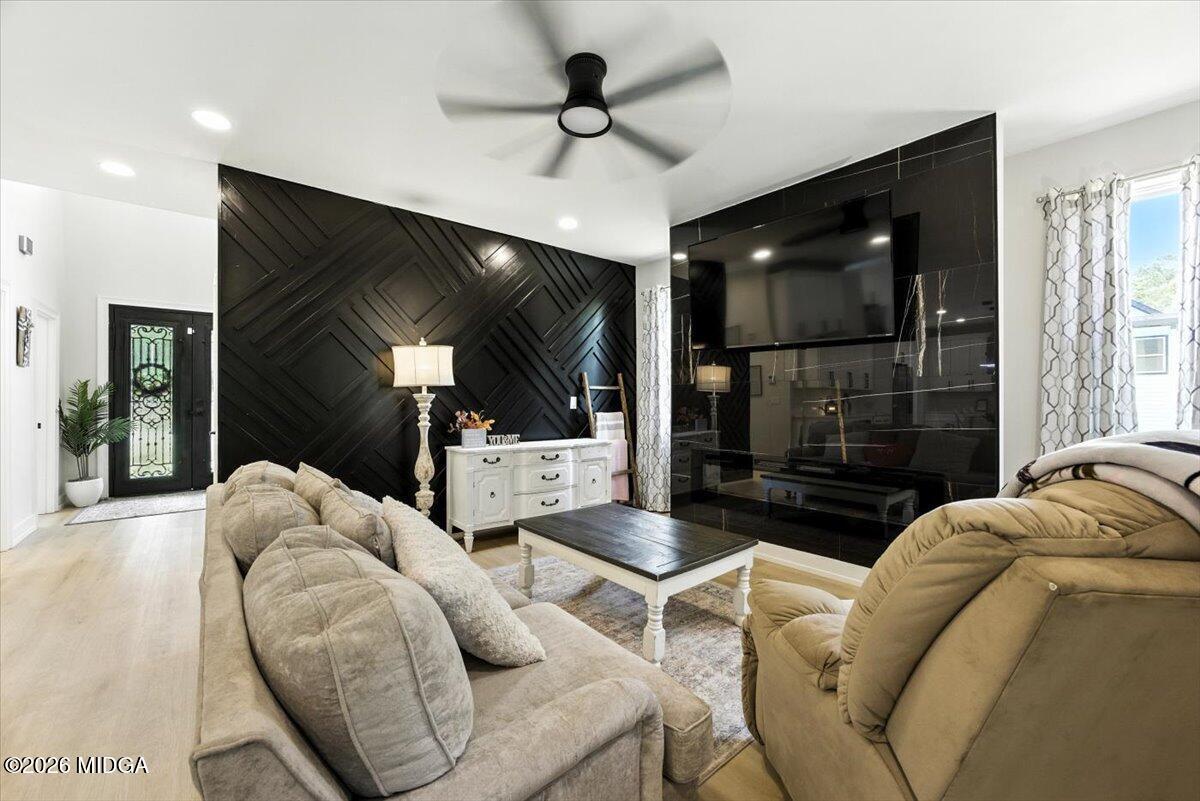 Building Photo - 100 Lakeside Dr