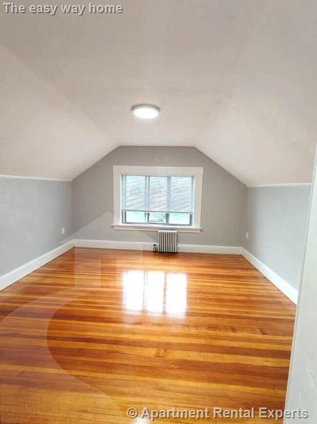 Building Photo - 830 Fellsway