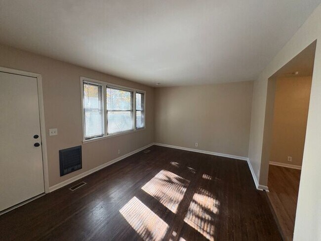 Foto del edificio - Donelson 3 Bedroom, 1 Bath House