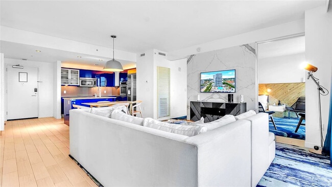 Building Photo - 3101 Bayshore Dr