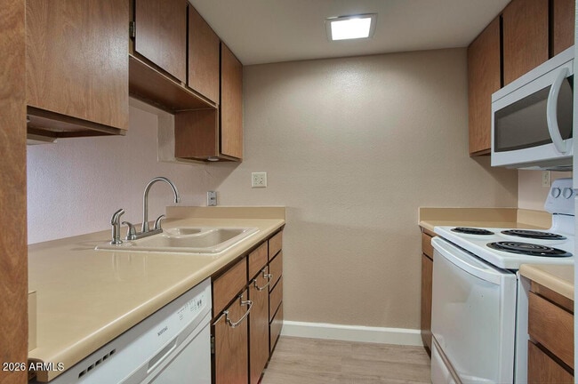 Foto del edificio - 3033 E Devonshire Ave