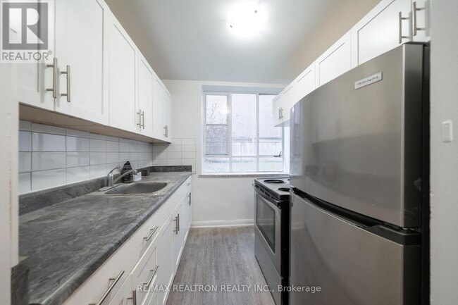 Building Photo - 77 Erskine Ave