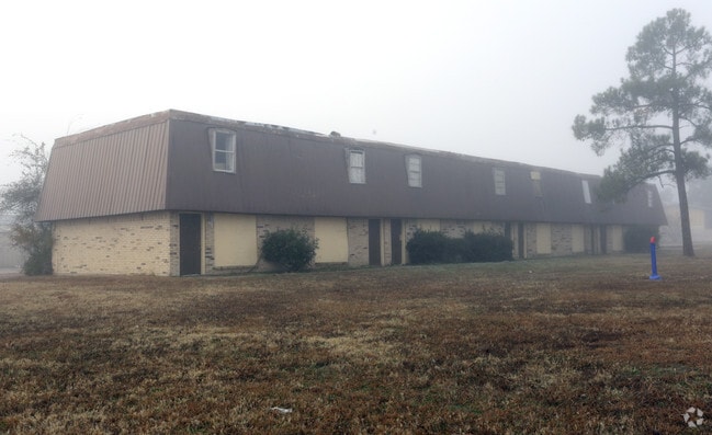 Building Photo - Outback Apartments