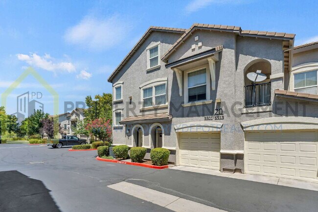 Foto del edificio - Spacious 2 (or 3!) Bed Condo in Gated Community