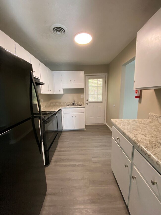 Foto del edificio - 1735/1737 Cedar Shoals Dr