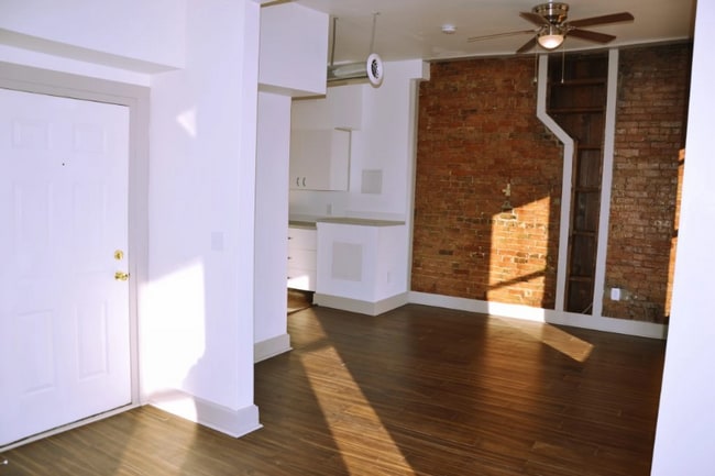 Building Photo - 445 W McMicken Ave