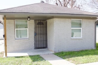 Building Photo - 1323 E 32nd 1/2 St