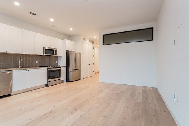 Building Photo - Light-Filled 2 Bed / 1 Bath – Wide-Plank Hardwood & W/D Included