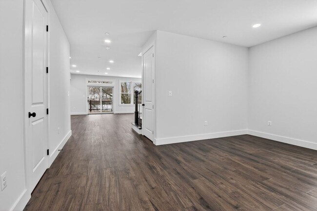 Foto del edificio - Spacious New Build in Quiet Glenmont / Silver Spring - Available Now