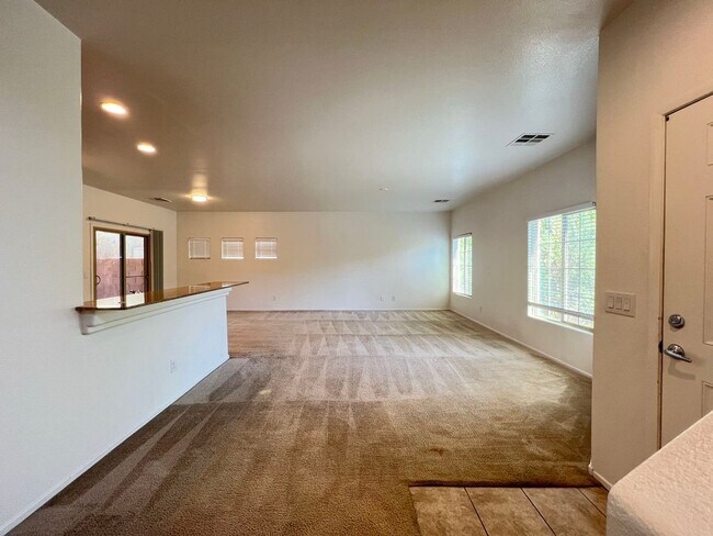 Building Photo - Spacious downstairs great room