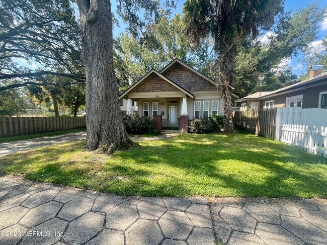 Building Photo - 1226 Cherry St