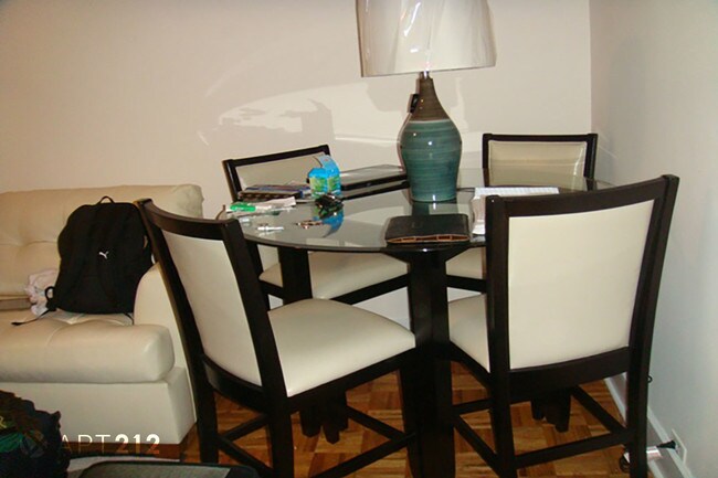 Foto del edificio - 307 E 44th St