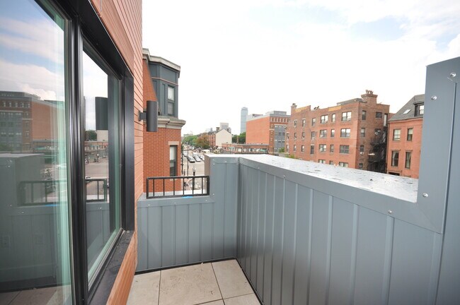 Foto del edificio - 659 Massachusetts Ave