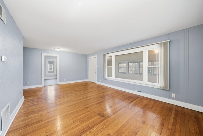 Foto del edificio - 18335 Sherman St