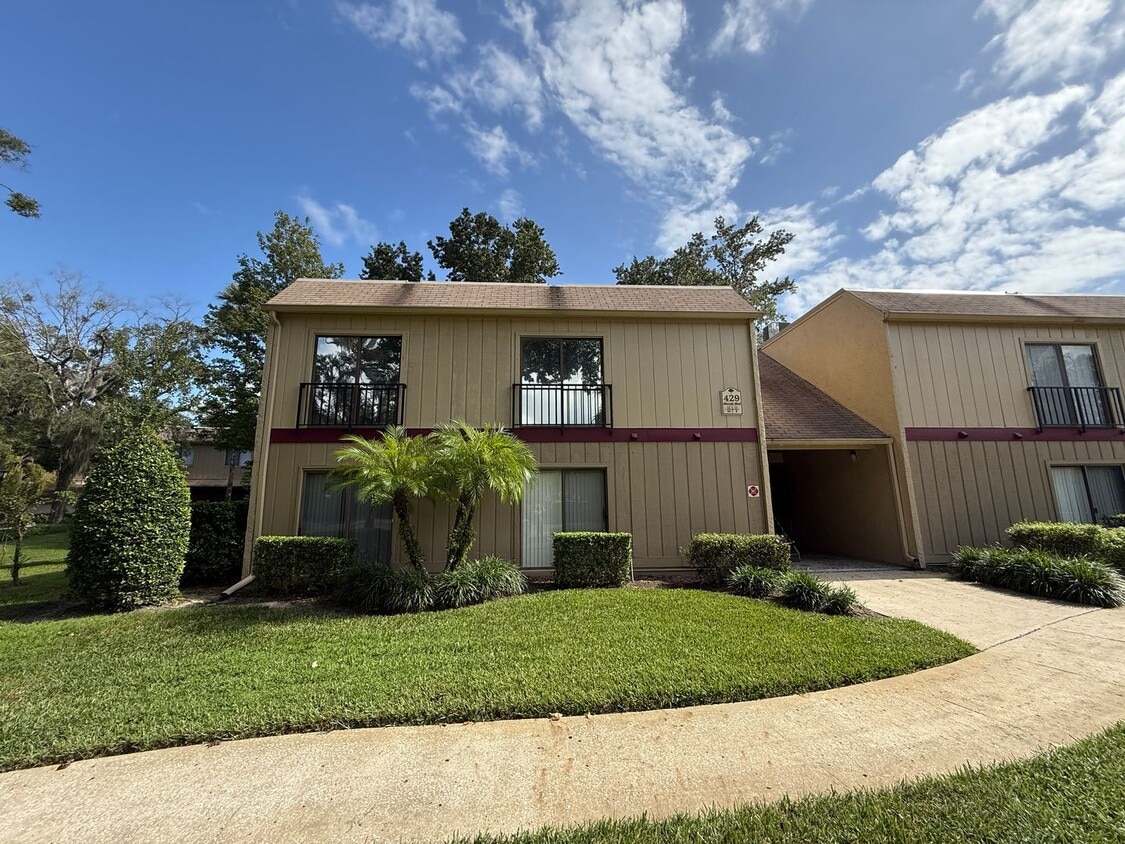 Primary Photo - Charming 3 Bedroom 2 Bath Condo in Heart o...