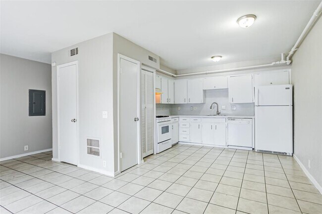 Building Photo - 100 Highland Park Ct