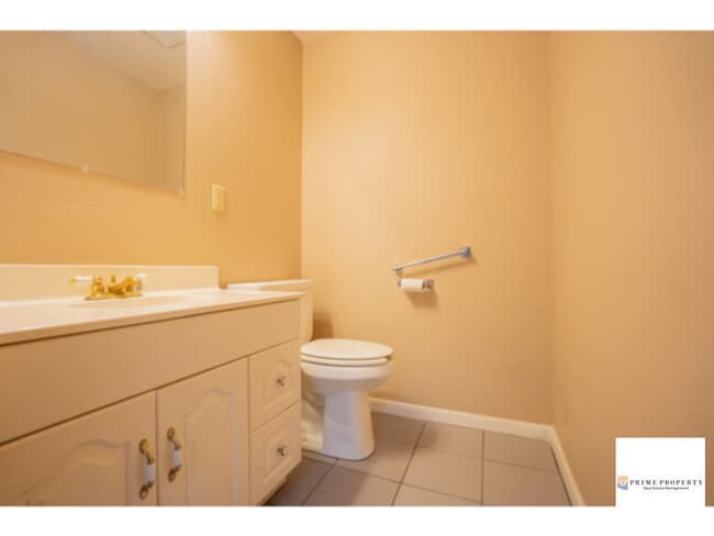 Building Photo - Discover a Rare Gem in the Heart of Downto...