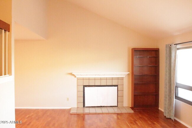 Building Photo - 450 E Barbara Dr