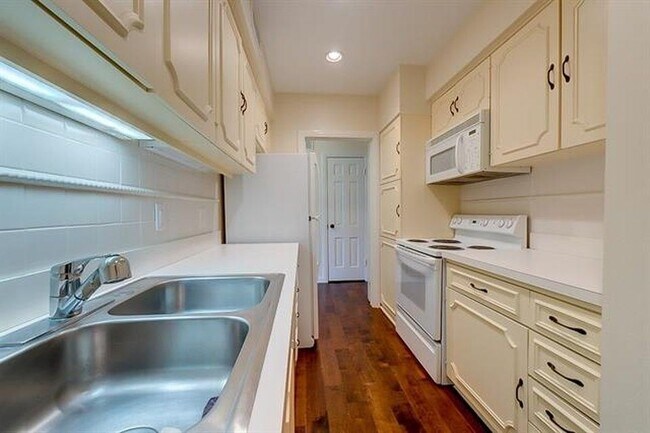 Building Photo - 6306 Diamond Head Cir