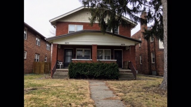 Front of house - 1677 Wyandotte Rd