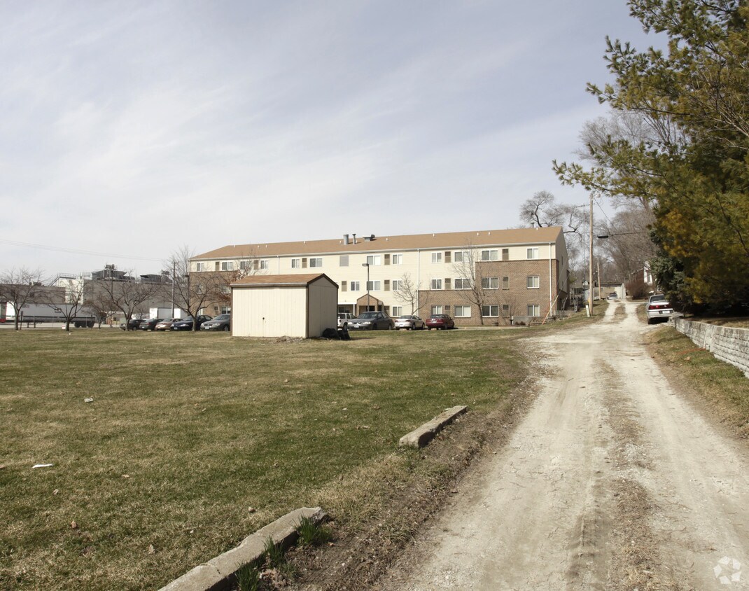 Camelot Village Apartments Council Bluffs, IA