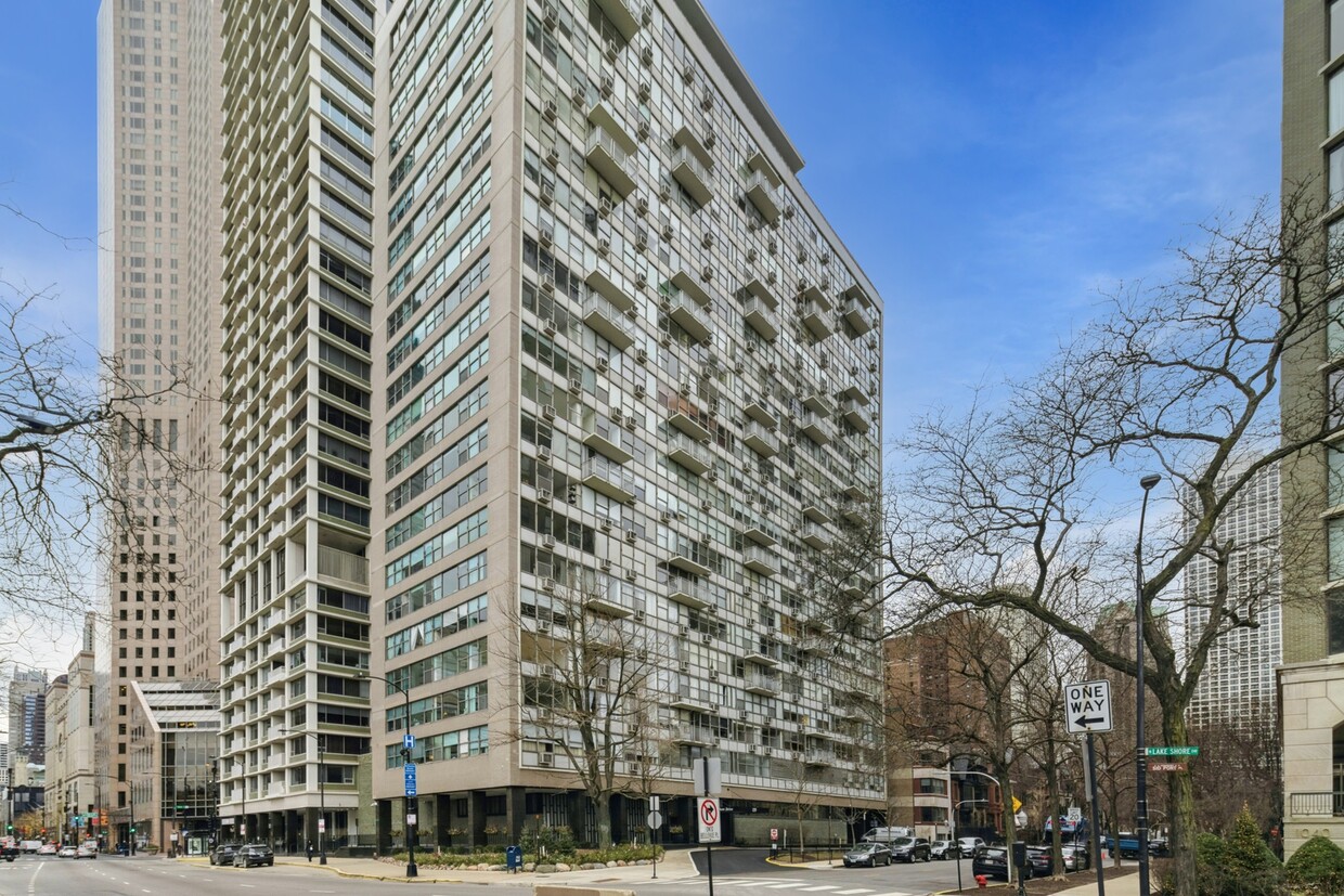 Foto principal - 1000 N Lake Shore Dr